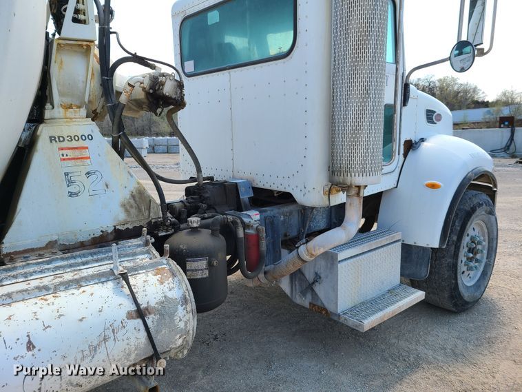 image for item DG7710 2007 Peterbilt 335 ready mix truck