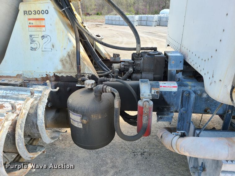 image for item DG7710 2007 Peterbilt 335 ready mix truck