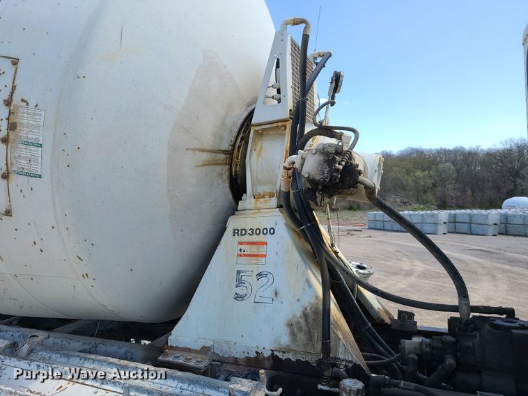 image for item DG7710 2007 Peterbilt 335 ready mix truck