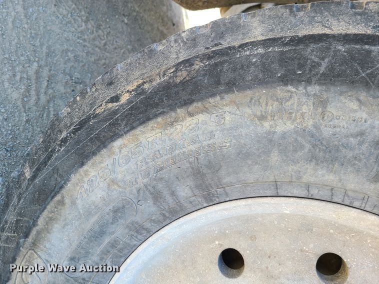 image for item DG7710 2007 Peterbilt 335 ready mix truck