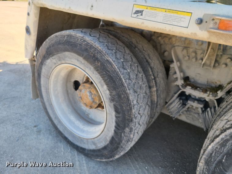 image for item DG7710 2007 Peterbilt 335 ready mix truck