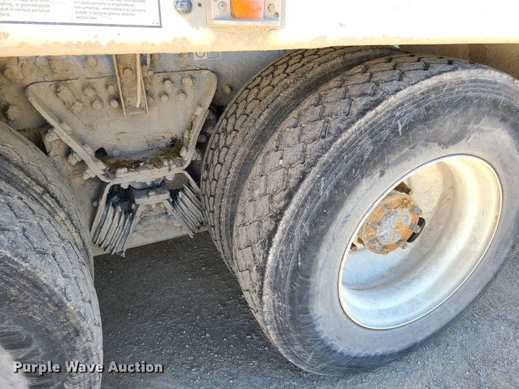 image for item DG7710 2007 Peterbilt 335 ready mix truck