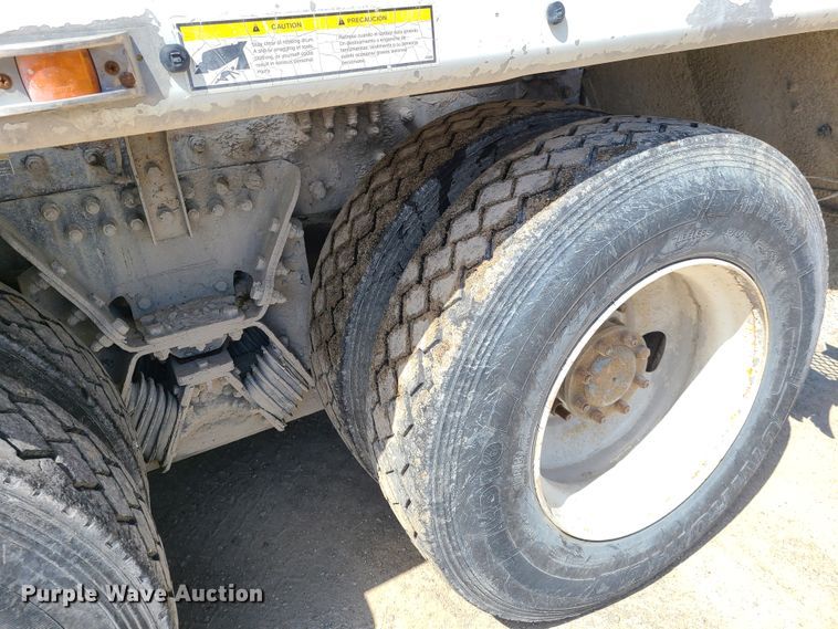 image for item DG7710 2007 Peterbilt 335 ready mix truck