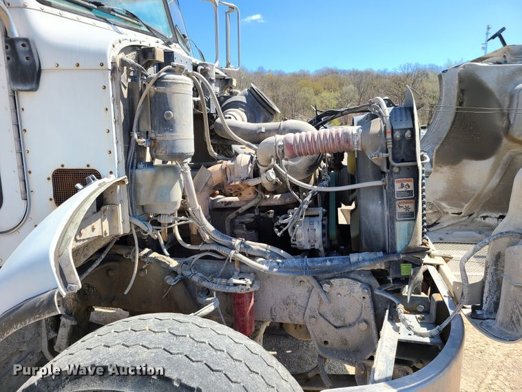 image for item DG7710 2007 Peterbilt 335 ready mix truck