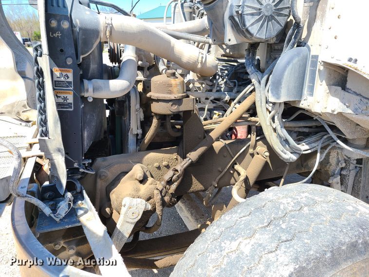 image for item DG7710 2007 Peterbilt 335 ready mix truck