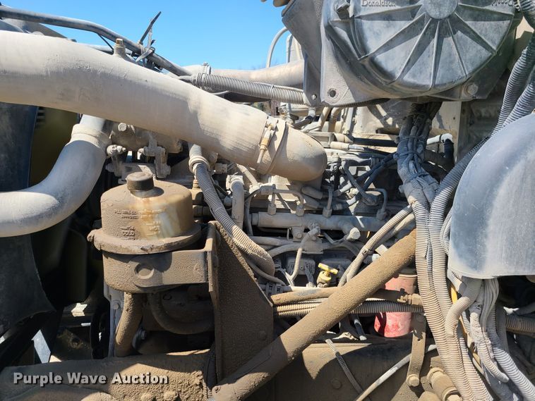 image for item DG7710 2007 Peterbilt 335 ready mix truck