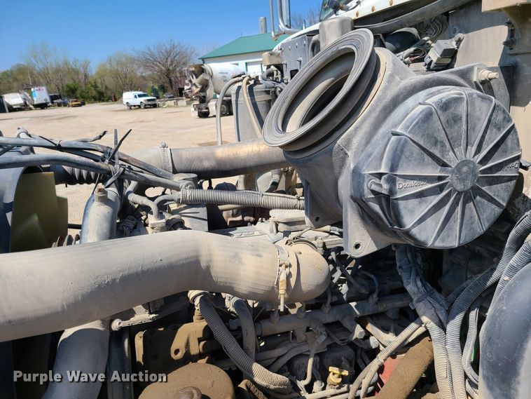 image for item DG7710 2007 Peterbilt 335 ready mix truck