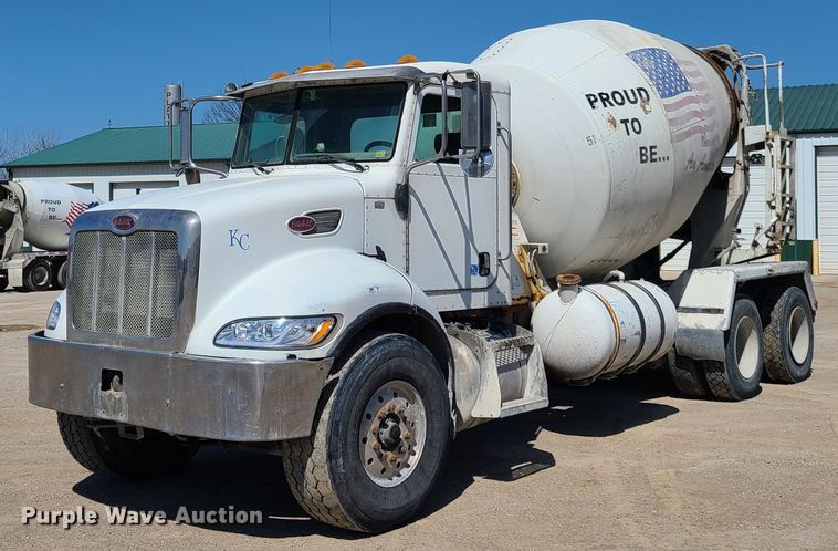 image for item DG7711 2006 Peterbilt 335 ready mix truck