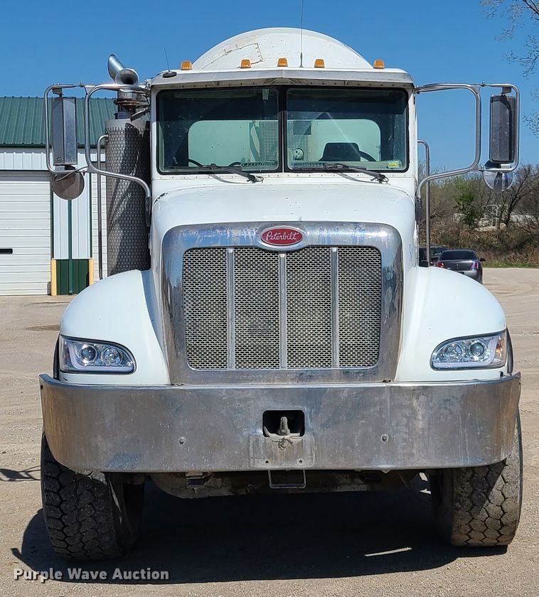 image for item DG7711 2006 Peterbilt 335 ready mix truck