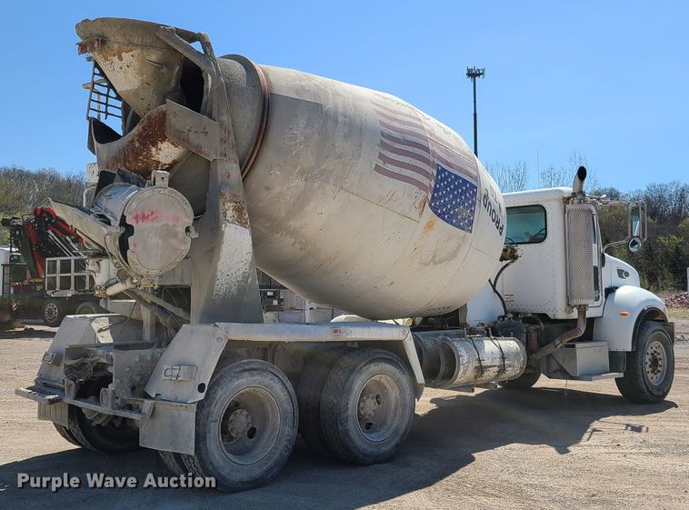 image for item DG7711 2006 Peterbilt 335 ready mix truck