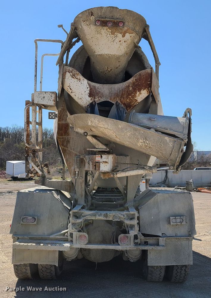 image for item DG7711 2006 Peterbilt 335 ready mix truck