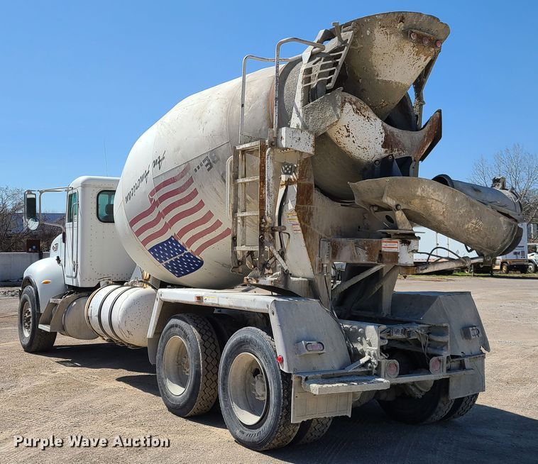image for item DG7711 2006 Peterbilt 335 ready mix truck