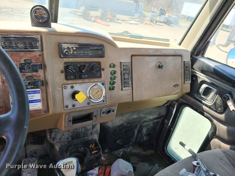 image for item DG7711 2006 Peterbilt 335 ready mix truck