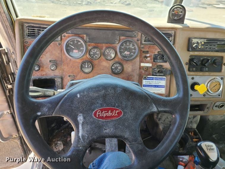 image for item DG7711 2006 Peterbilt 335 ready mix truck