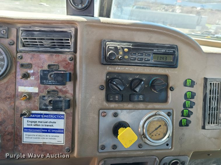 image for item DG7711 2006 Peterbilt 335 ready mix truck