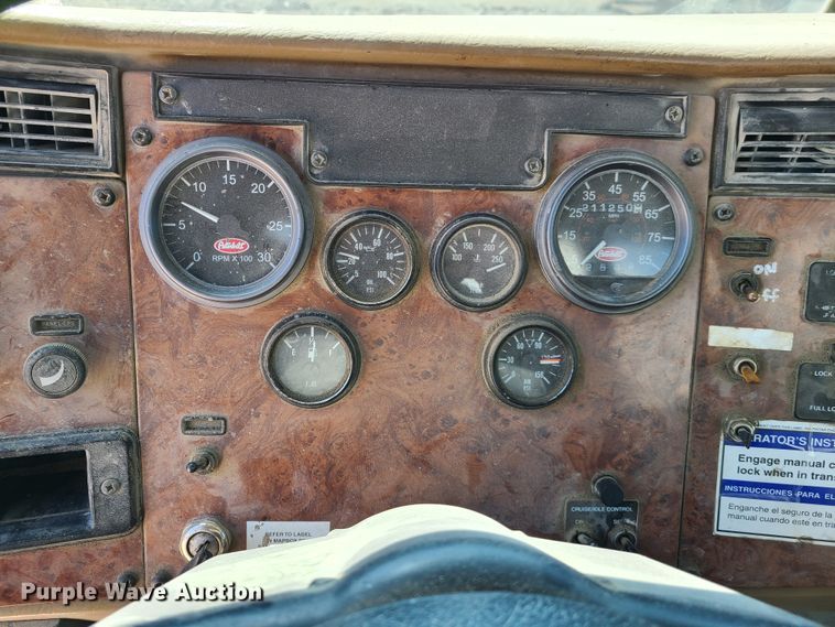 image for item DG7711 2006 Peterbilt 335 ready mix truck