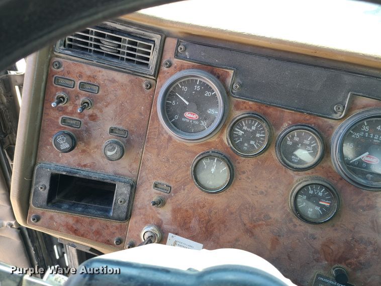 image for item DG7711 2006 Peterbilt 335 ready mix truck