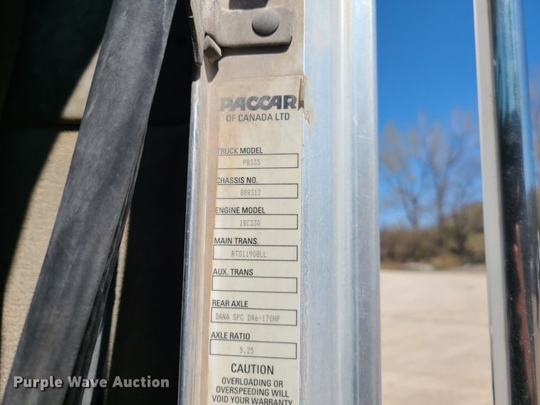 image for item DG7711 2006 Peterbilt 335 ready mix truck