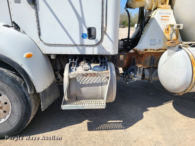 image for item DG7711 2006 Peterbilt 335 ready mix truck