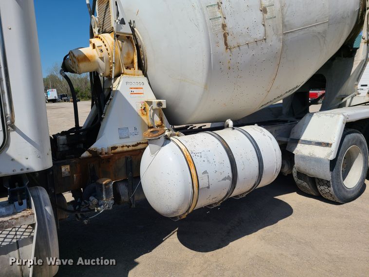 image for item DG7711 2006 Peterbilt 335 ready mix truck