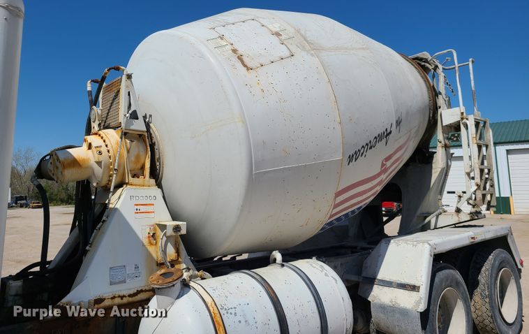 image for item DG7711 2006 Peterbilt 335 ready mix truck