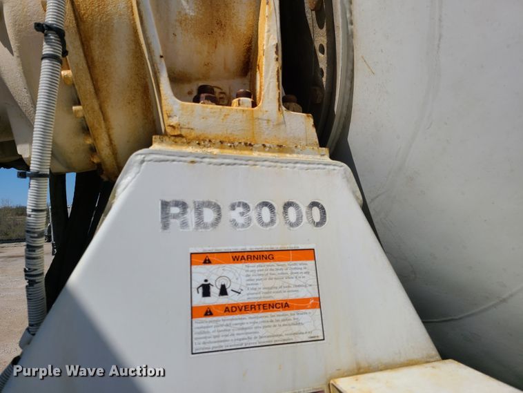 image for item DG7711 2006 Peterbilt 335 ready mix truck