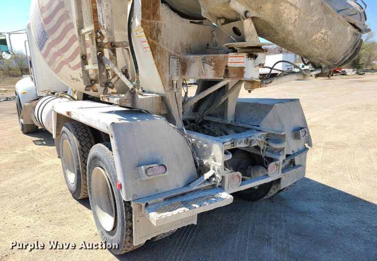 image for item DG7711 2006 Peterbilt 335 ready mix truck