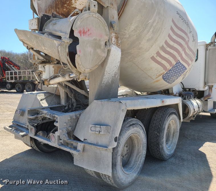 image for item DG7711 2006 Peterbilt 335 ready mix truck