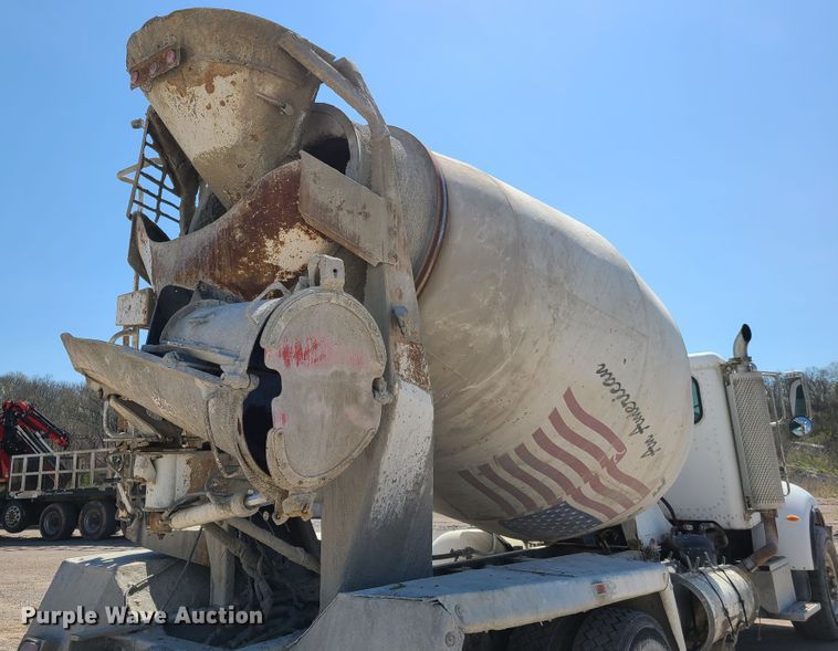image for item DG7711 2006 Peterbilt 335 ready mix truck