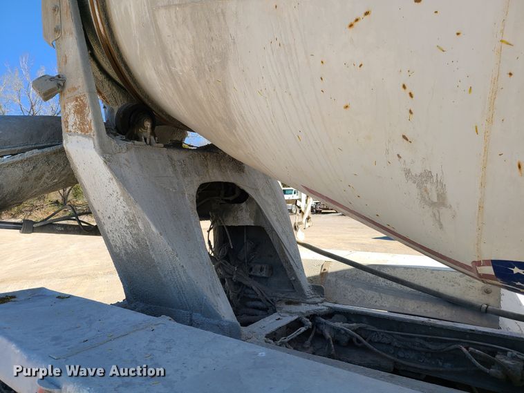 image for item DG7711 2006 Peterbilt 335 ready mix truck