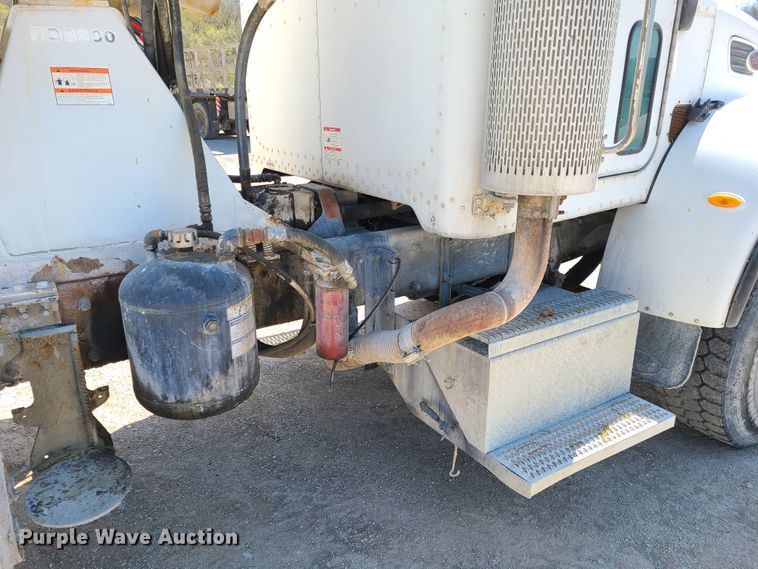 image for item DG7711 2006 Peterbilt 335 ready mix truck