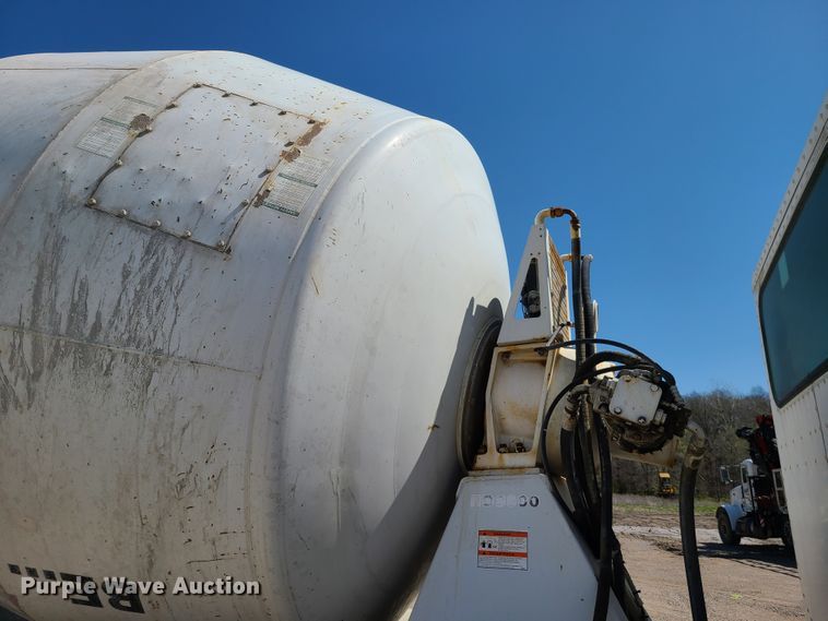 image for item DG7711 2006 Peterbilt 335 ready mix truck