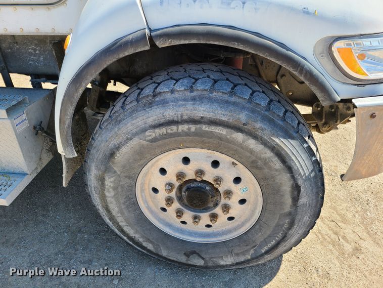 image for item DG7711 2006 Peterbilt 335 ready mix truck