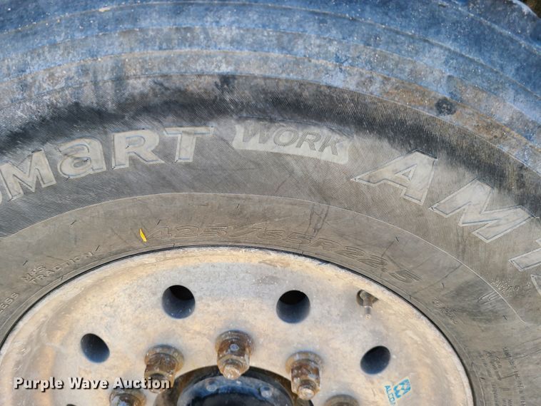 image for item DG7711 2006 Peterbilt 335 ready mix truck