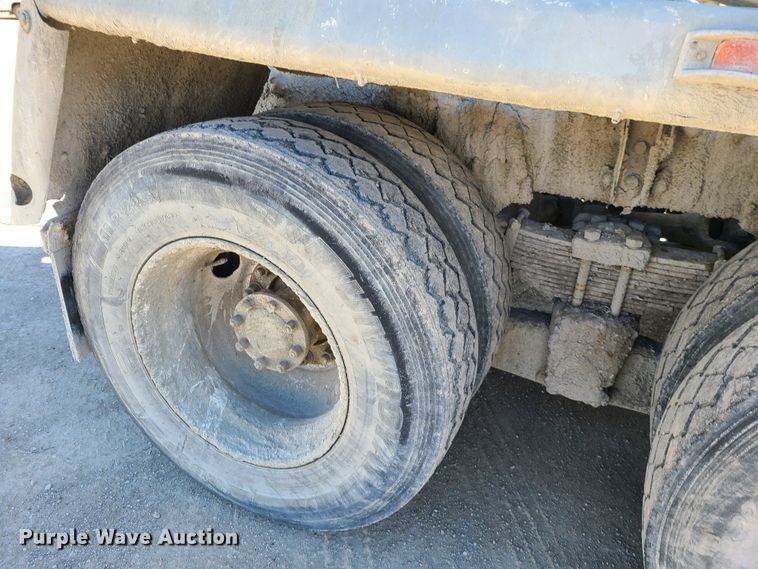 image for item DG7711 2006 Peterbilt 335 ready mix truck