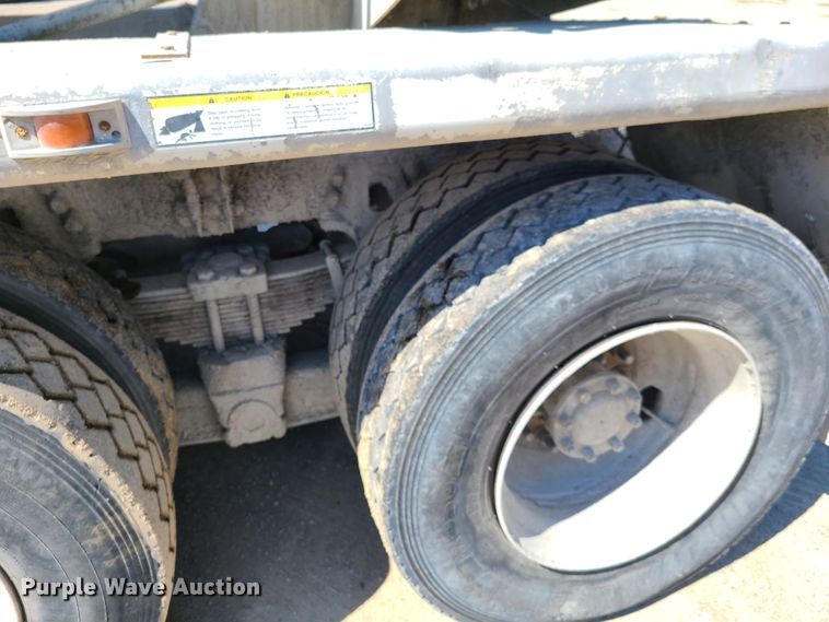 image for item DG7711 2006 Peterbilt 335 ready mix truck