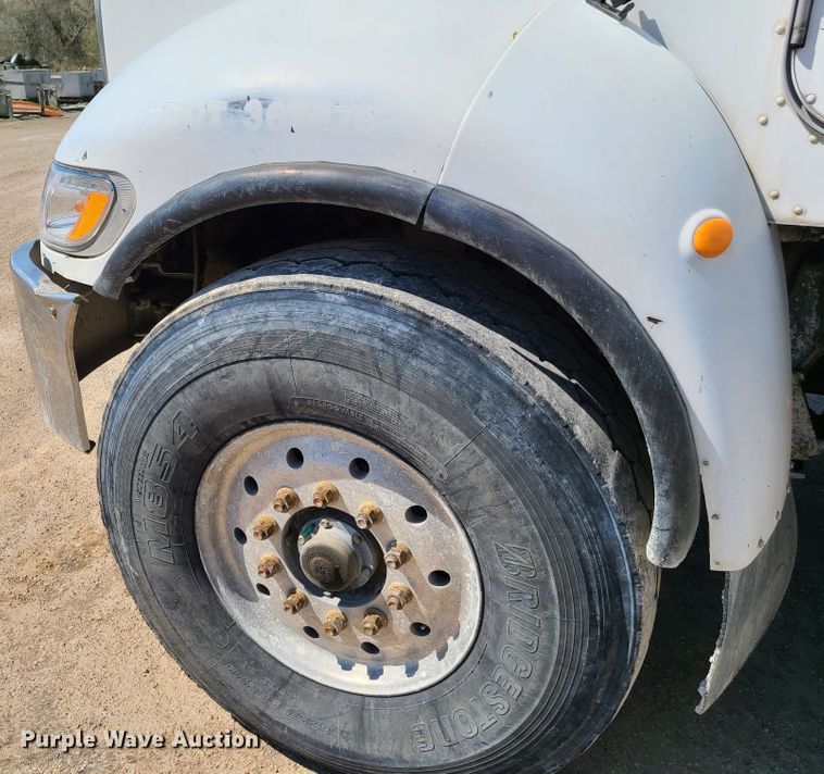 image for item DG7711 2006 Peterbilt 335 ready mix truck