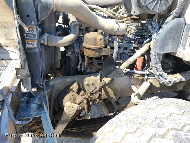 image for item DG7711 2006 Peterbilt 335 ready mix truck