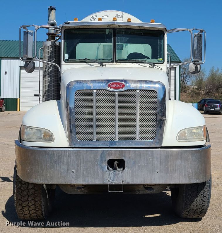 image for item DG7712 2006 Peterbilt 335 ready mix truck