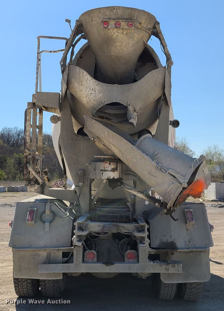 image for item DG7712 2006 Peterbilt 335 ready mix truck