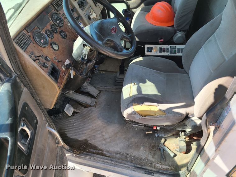 image for item DG7712 2006 Peterbilt 335 ready mix truck