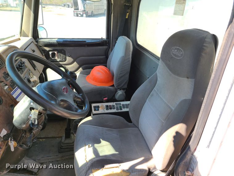 image for item DG7712 2006 Peterbilt 335 ready mix truck