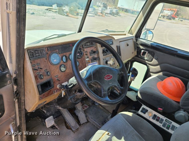 image for item DG7712 2006 Peterbilt 335 ready mix truck