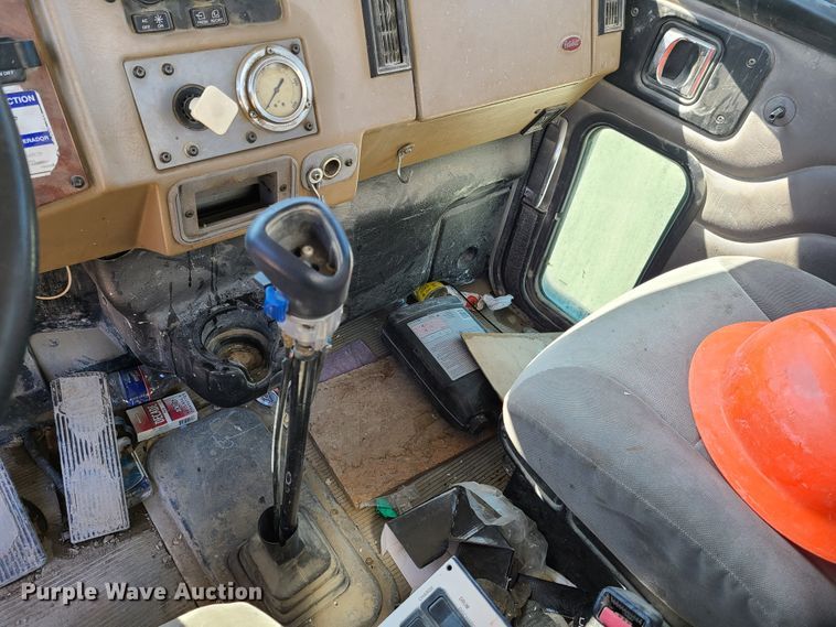 image for item DG7712 2006 Peterbilt 335 ready mix truck