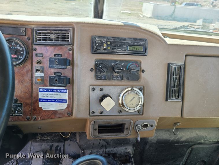 image for item DG7712 2006 Peterbilt 335 ready mix truck