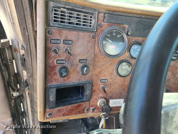 image for item DG7712 2006 Peterbilt 335 ready mix truck