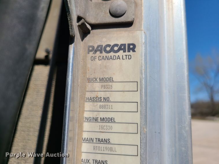 image for item DG7712 2006 Peterbilt 335 ready mix truck