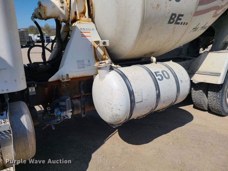 image for item DG7712 2006 Peterbilt 335 ready mix truck