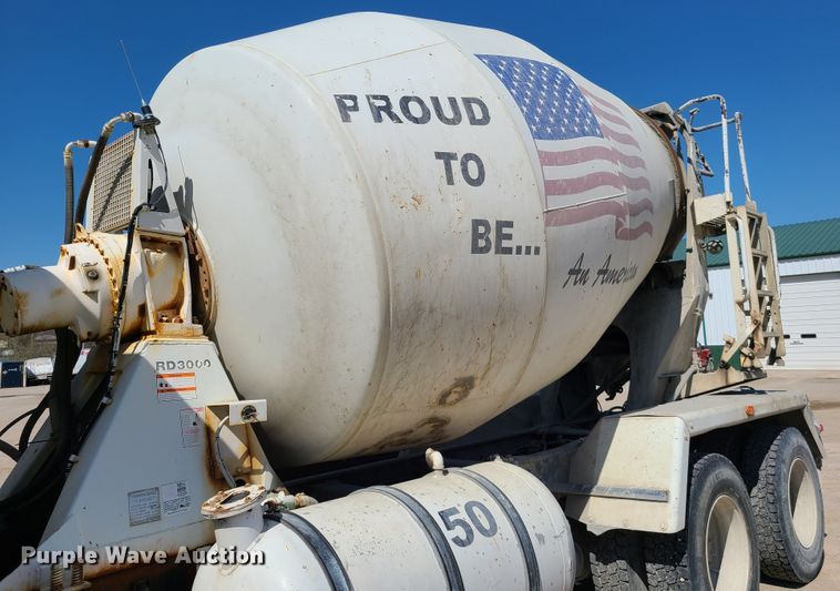 image for item DG7712 2006 Peterbilt 335 ready mix truck