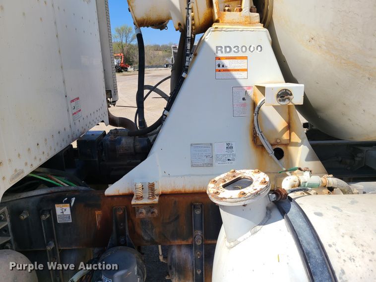 image for item DG7712 2006 Peterbilt 335 ready mix truck